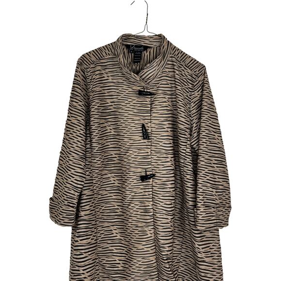 Vincente Shawl Shrug XL Brown Black Striped Textured Toggle Front 100% Polyester - Picture 11 of 13